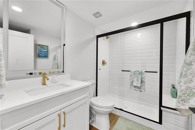 2215 SW Hook Farm Drive, Lee's Summit, MO 64082