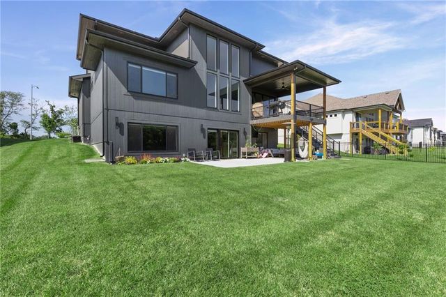 2215 SW Hook Farm Drive, Lee's Summit, MO 64082