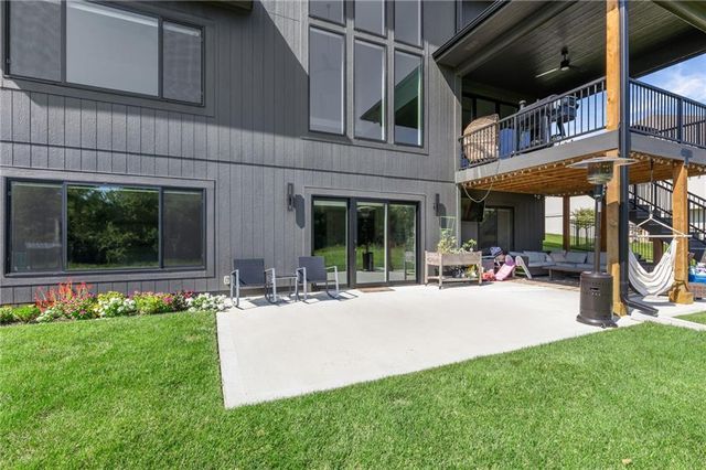2215 SW Hook Farm Drive, Lee's Summit, MO 64082