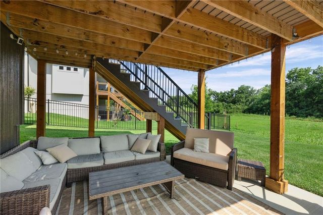 2215 SW Hook Farm Drive, Lee's Summit, MO 64082