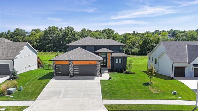 2215 SW Hook Farm Drive, Lee's Summit, MO 64082
