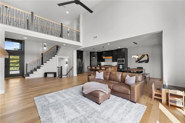 2215 SW Hook Farm Drive, Lee's Summit, MO 64082