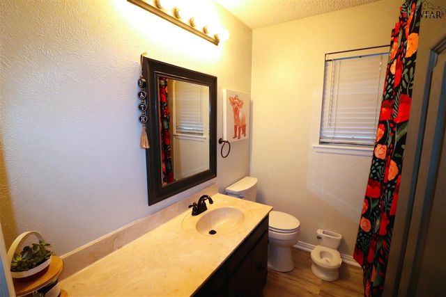 104 N GREENWAY, Henrietta, TX 76365