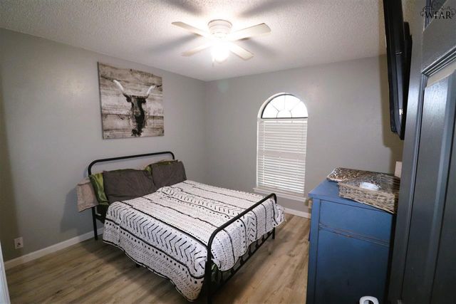 104 N GREENWAY, Henrietta, TX 76365