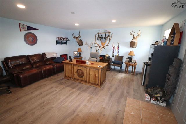 104 N GREENWAY, Henrietta, TX 76365