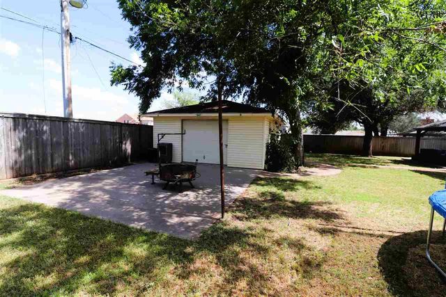 104 N GREENWAY, Henrietta, TX 76365