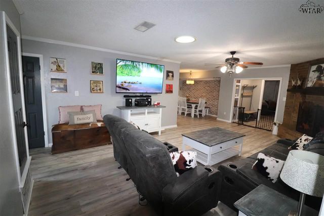 104 N GREENWAY, Henrietta, TX 76365