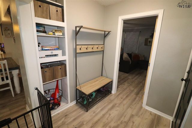 104 N GREENWAY, Henrietta, TX 76365