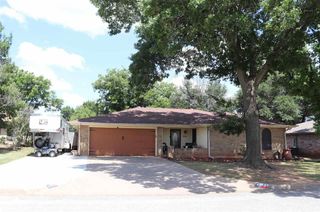 104 N GREENWAY, Henrietta, TX 76365