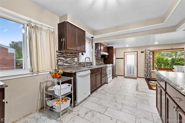 30553 Barton Street, Garden City, MI 48135