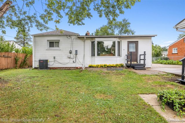 30553 Barton Street, Garden City, MI 48135