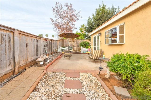 2123 Fiori Dr, Vista, CA 92084