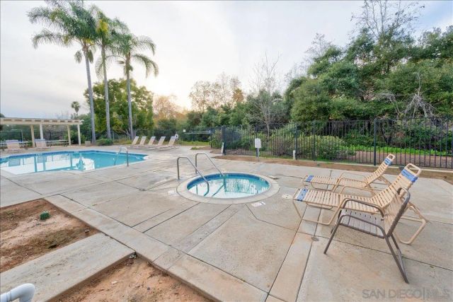 2123 Fiori Dr, Vista, CA 92084