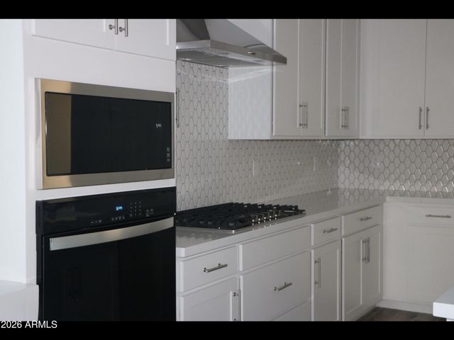 4423 W ACORN VALLEY Trail, New River, AZ 85087