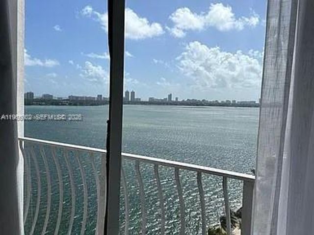 7601 E Treasure Dr 2022, North Bay Village, FL 33141