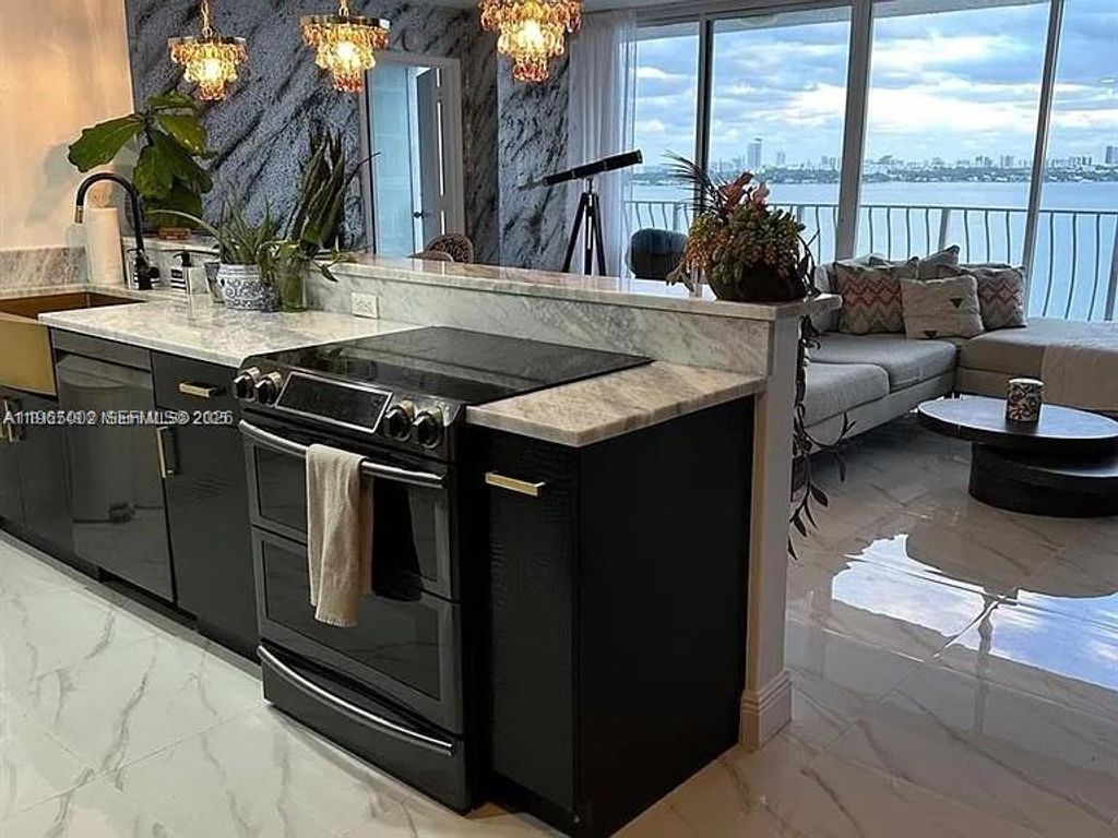 7601 E Treasure Dr 2022, North Bay Village, FL 33141