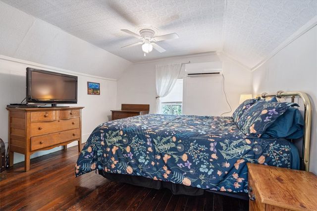 247 N Main Street, Eureka Springs, AR 72632