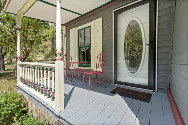 247 N Main Street, Eureka Springs, AR 72632