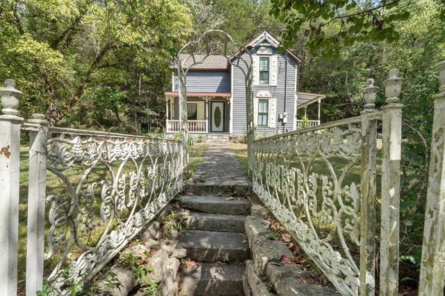 247 N Main Street, Eureka Springs, AR 72632