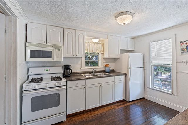 247 N Main Street, Eureka Springs, AR 72632