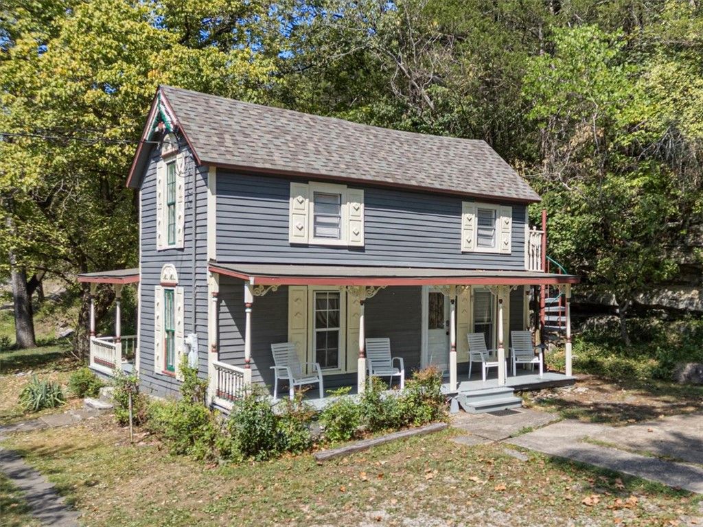 247 N Main Street, Eureka Springs, AR 72632