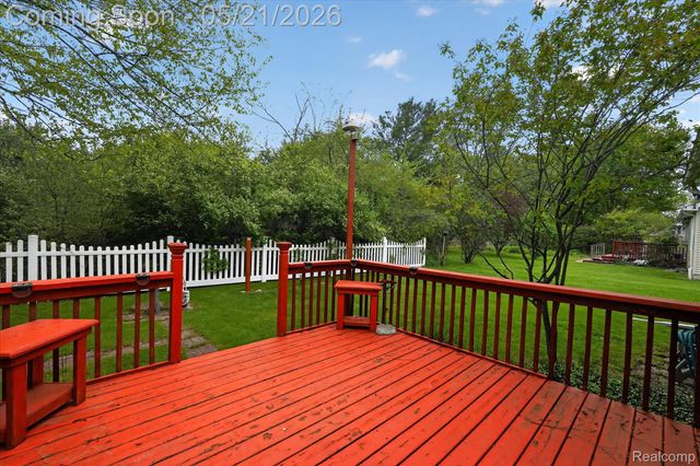 1607 Cedarwood Drive, Flushing, MI 48433