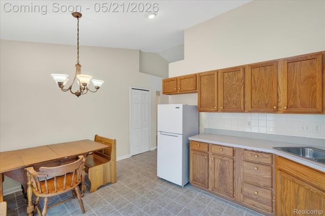 1607 Cedarwood Drive, Flushing, MI 48433