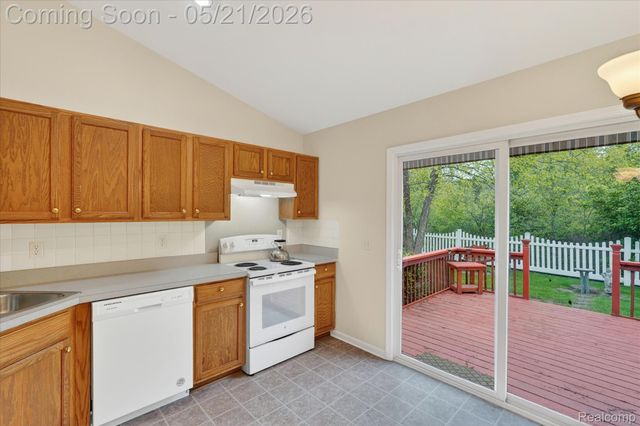 1607 Cedarwood Drive, Flushing, MI 48433
