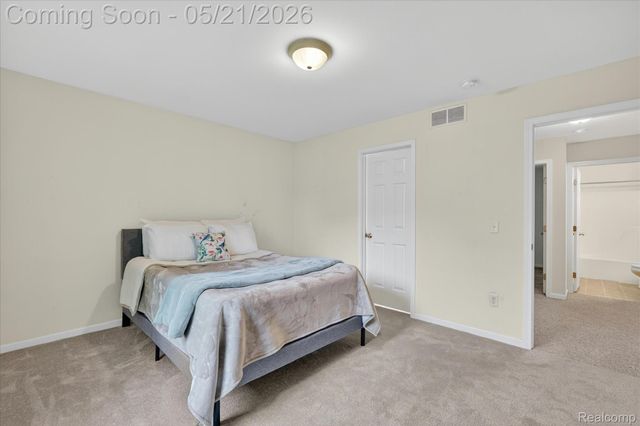 1607 Cedarwood Drive, Flushing, MI 48433