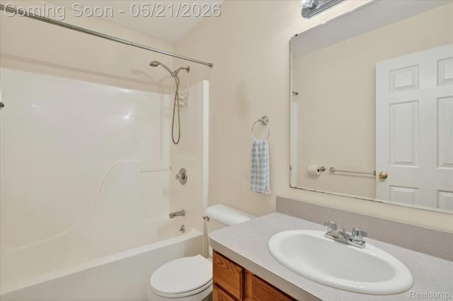 1607 Cedarwood Drive, Flushing, MI 48433