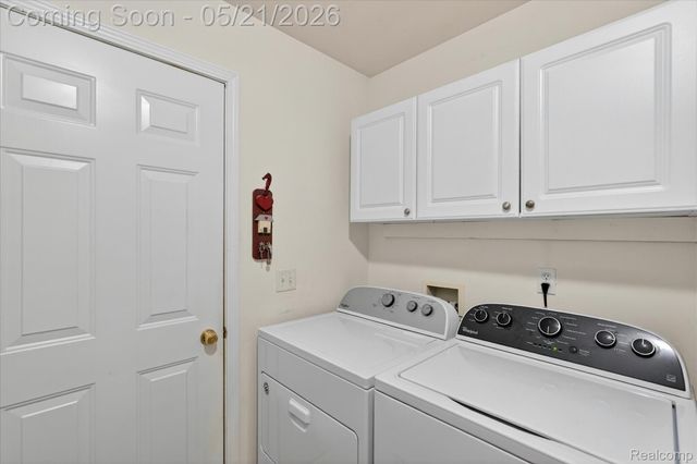 1607 Cedarwood Drive, Flushing, MI 48433