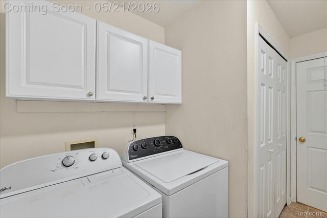1607 Cedarwood Drive, Flushing, MI 48433