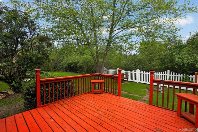 1607 Cedarwood Drive, Flushing, MI 48433