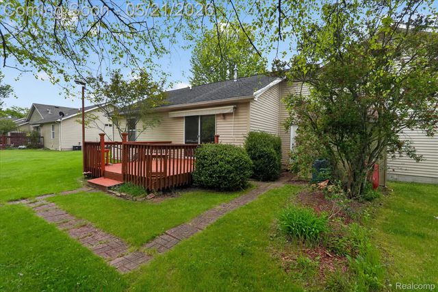1607 Cedarwood Drive, Flushing, MI 48433
