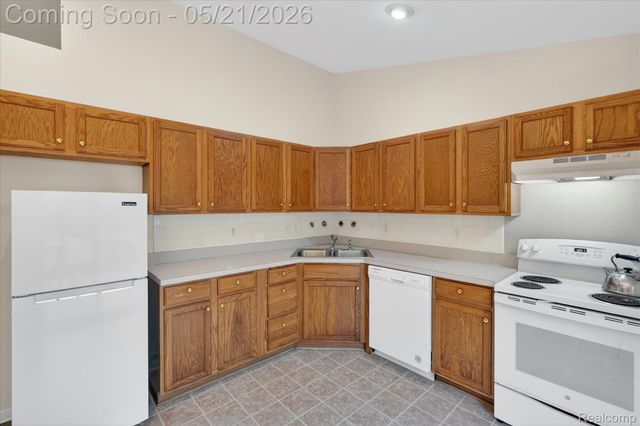 1607 Cedarwood Drive, Flushing, MI 48433