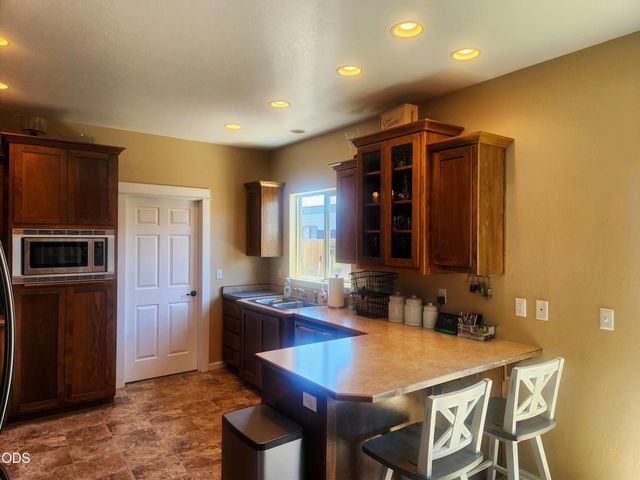 3806 Valley Meadows Drive, White City, OR 97503