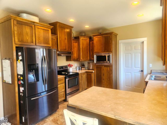 3806 Valley Meadows Drive, White City, OR 97503