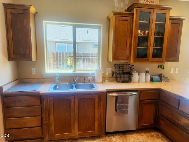 3806 Valley Meadows Drive, White City, OR 97503