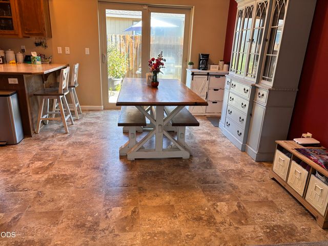 3806 Valley Meadows Drive, White City, OR 97503