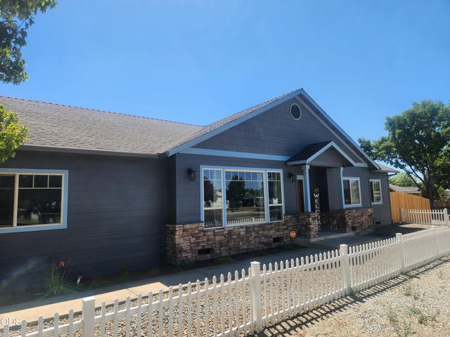 3806 Valley Meadows Drive, White City, OR 97503