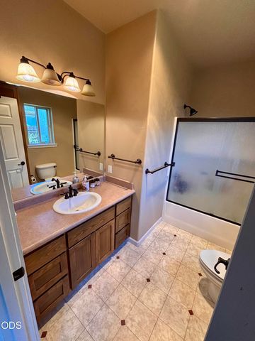 3806 Valley Meadows Drive, White City, OR 97503