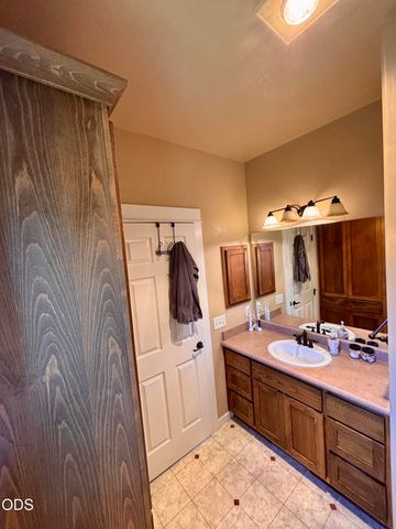 3806 Valley Meadows Drive, White City, OR 97503