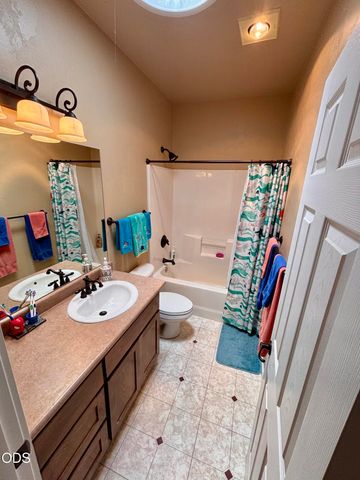 3806 Valley Meadows Drive, White City, OR 97503