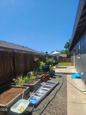 3806 Valley Meadows Drive, White City, OR 97503