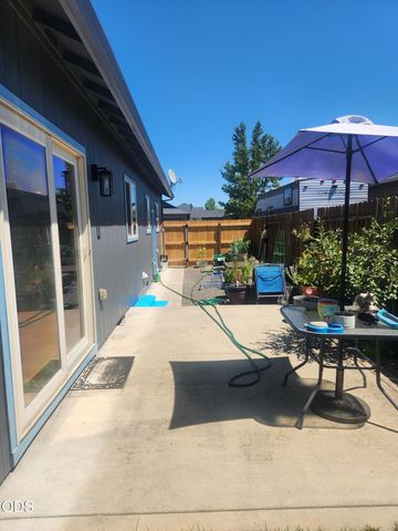 3806 Valley Meadows Drive, White City, OR 97503