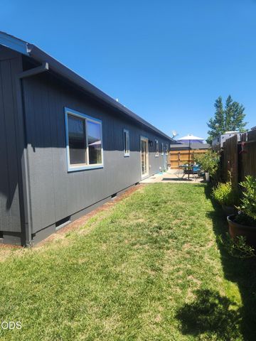 3806 Valley Meadows Drive, White City, OR 97503