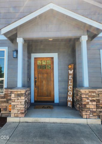 3806 Valley Meadows Drive, White City, OR 97503