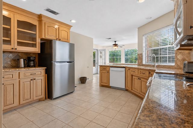 213 Diamond Oaks Drive, Hudson Oaks, TX 76087
