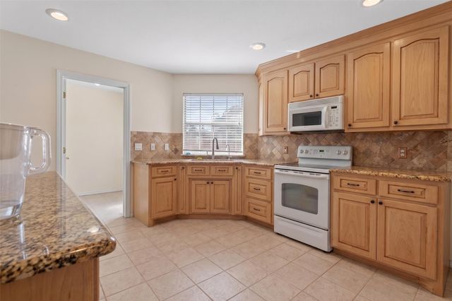 213 Diamond Oaks Drive, Hudson Oaks, TX 76087