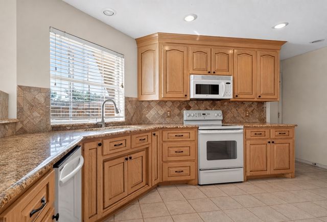 213 Diamond Oaks Drive, Hudson Oaks, TX 76087